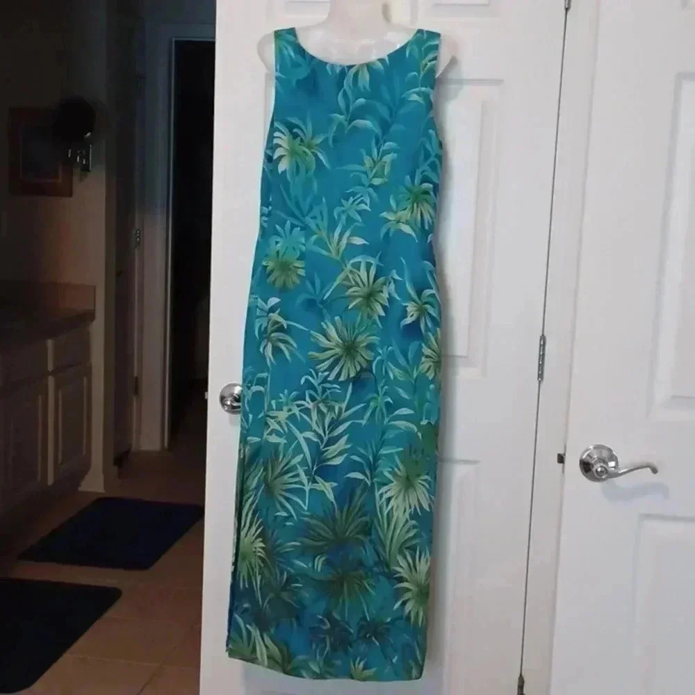 - GORGEOUS dress with a slit on the side - Picture 6 of 10